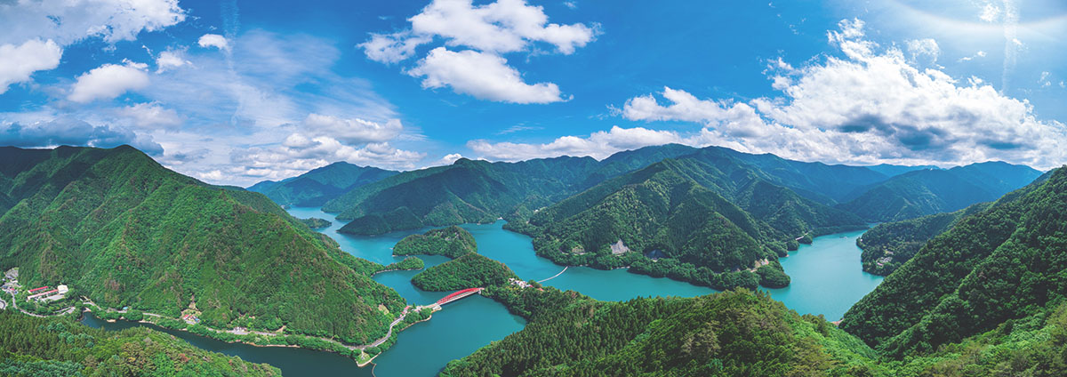 奥多摩湖パノラマ — この湖の底に小河内村が眠っている